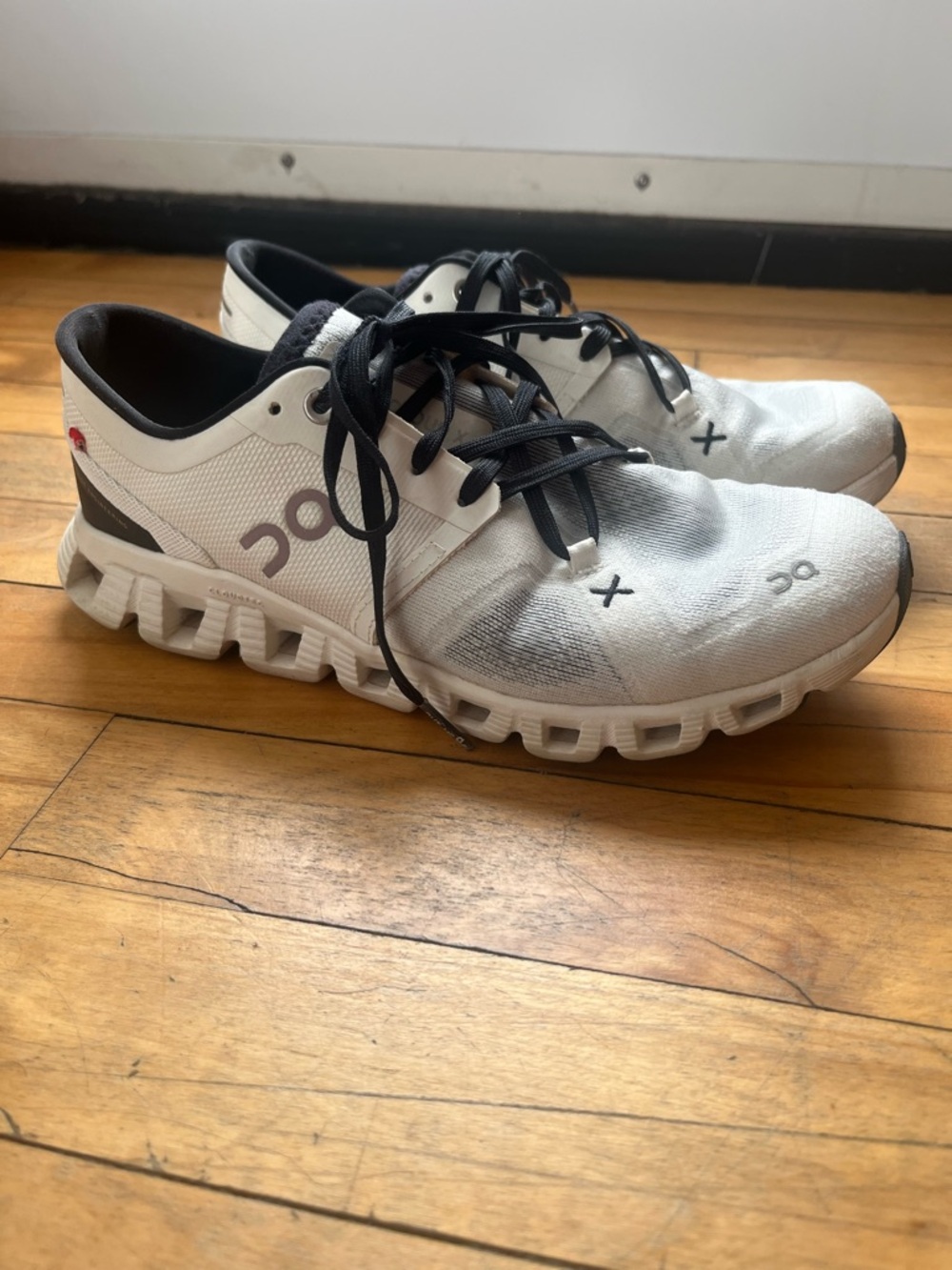 Women’s OnClouds White/Black Performance Sneakers